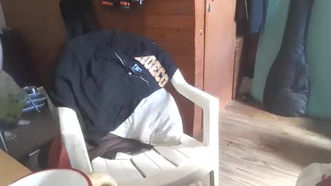 Yuumi online show from December 17, 2025, 6:14 pm