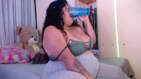 yvonn online show from October 8, 2025, 1:58 am