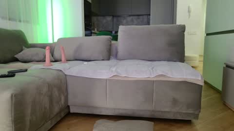 yvonna_ online show from December 2, 2024, 5:15 pm