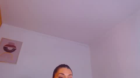 I V Y   online show from September 27, 2025, 9:09 pm