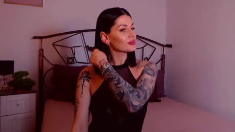 I V Y   online show from January 9, 2026, 8:54 pm