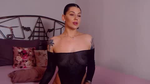Snapshot of yvonneeverlee chatting on April 22, 2026, 9:27 pm I V Y online show from April 22, 2026, 9:27 pm
