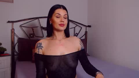 Snapshot of yvonneeverlee chatting on May 16, 2026, 7:34 pm I V Y online show from May 16, 2026, 7:34 pm