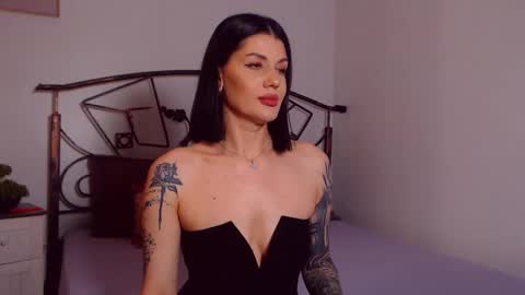 Snapshot of yvonneeverlee chatting on May 18, 2026, 7:31 pm I V Y online show from May 18, 2026, 7:31 pm
