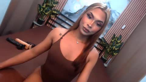 yvonnellvs online show from March 19, 2026, 7:07 pm