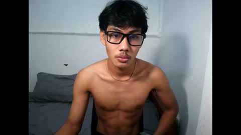 zack212003 online show from November 3, 2025, 2:02 am