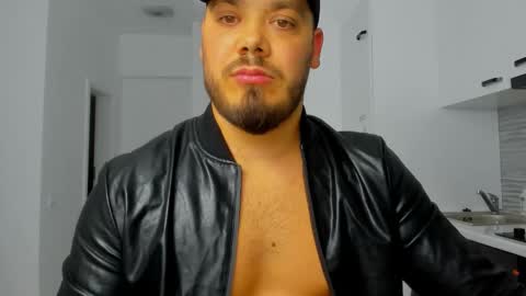 Snapshot of zackconnorsx chatting on October 6, 2025, 7:11 pm Zack online show from October 6, 2025, 7:11 pm