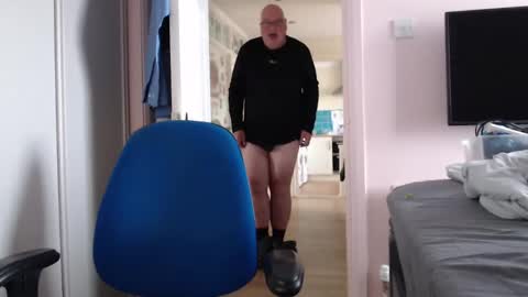 Snapshot of zacsmithuk chatting on February 6, 2025, 10:37 am Zac Smitj online show from February 6, 2025, 10:37 am