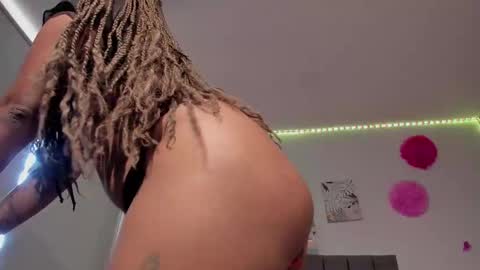 Snapshot of zahra_rose chatting on February 26, 2025, 4:24 pm zahra_rose online show from February 26, 2025, 4:24 pm
