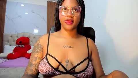 zahra_rose online show from February 2, 2026, 9:02 pm