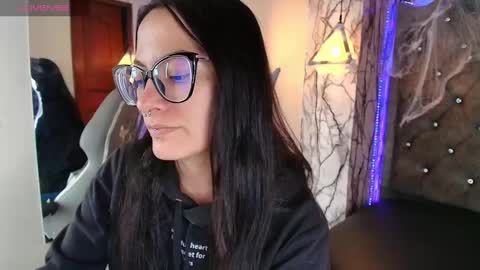 Snapshot of zami_escobar_of chatting on October 14, 2025, 7:14 pm online show from October 14, 2025, 7:14 pm