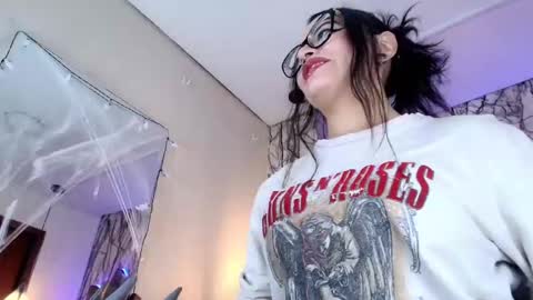 Snapshot of zami_escobar_of chatting on October 16, 2025, 7:04 pm online show from October 16, 2025, 7:04 pm