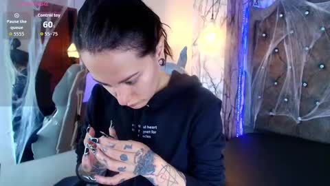 Snapshot of zami_escobar_of chatting on October 18, 2025, 4:30 pm online show from October 18, 2025, 4:30 pm