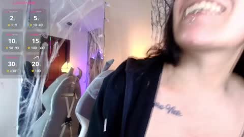 Snapshot of zami_escobar_of chatting on November 3, 2025, 5:25 pm online show from November 3, 2025, 5:25 pm