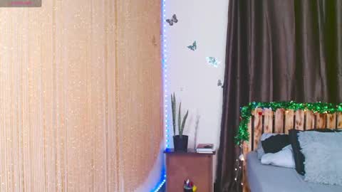 Snapshot of zara_lae chatting on December 19, 2024, 11:18 am nicky online show from December 19, 2024, 11:18 am