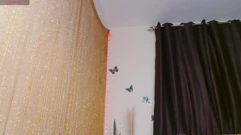 Snapshot of zara_lae chatting on January 3, 2025, 8:22 pm nicky online show from January 3, 2025, 8:22 pm