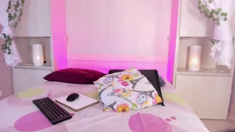 SARA  online show from April 16, 2026, 9:39 pm
