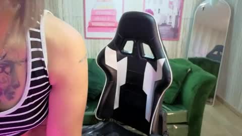 Isabella online show from April 14, 2026, 12:44 pm