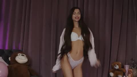 zariaavera online show from February 5, 2026, 8:13 pm