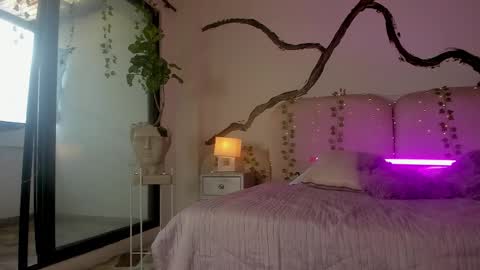 Zarina Waynne online show from November 16, 2025, 8:25 pm