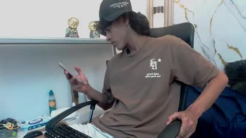 Zayn online show from April 21, 2026, 1:42 am