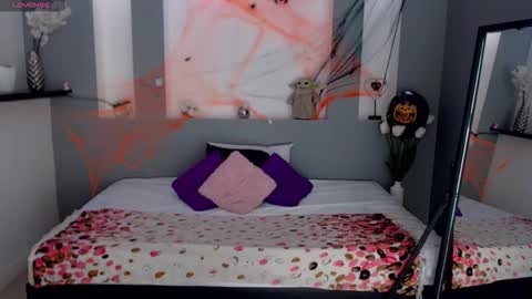 Snapshot of zean_lee chatting on October 28, 2025, 8:00 pm Karolyne online show from October 28, 2025, 8:00 pm