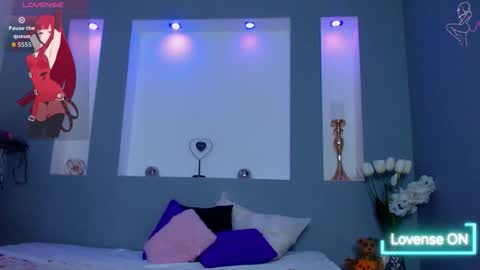 Karolyne online show from November 30, 2025, 4:49 am