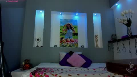 Karolyne online show from April 27, 2026, 3:15 am