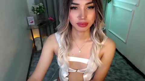 zelainalovetocum online show from February 6, 2025, 9:00 am