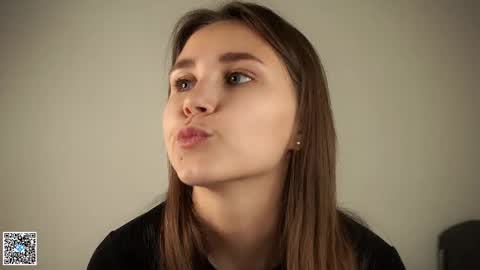 Emilia online show from September 30, 2025, 1:10 am