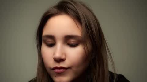 Emilia online show from October 5, 2025, 1:04 am