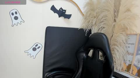 Zelene   online show from October 11, 2025, 11:42 am