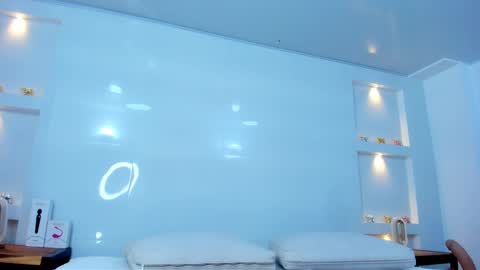 Zenda Evans online show from October 6, 2025, 4:10 am