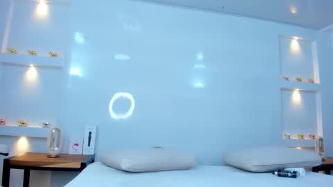 Zenda Evans online show from October 29, 2025, 4:15 am