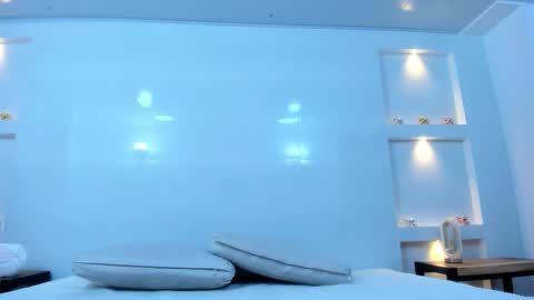 Zenda Evans online show from December 18, 2025, 3:34 am