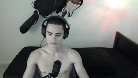 Snapshot of zenhzu chatting on January 8, 2025, 9:34 pm zenzhu online show from January 8, 2025, 9:34 pm