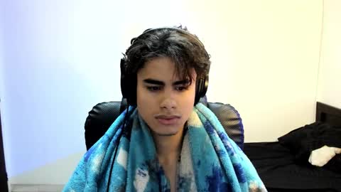 zenzhu online show from November 28, 2025, 5:04 pm