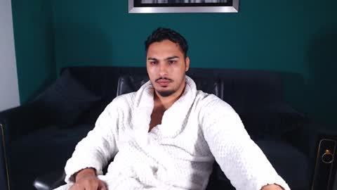 Snapshot of zenobaro chatting on January 19, 2025, 8:50 am zenobaro online show from January 19, 2025, 8:50 am