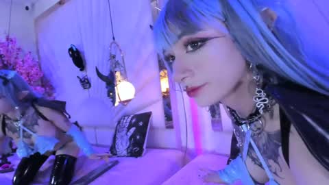    online show from December 5, 2024, 2:11 pm