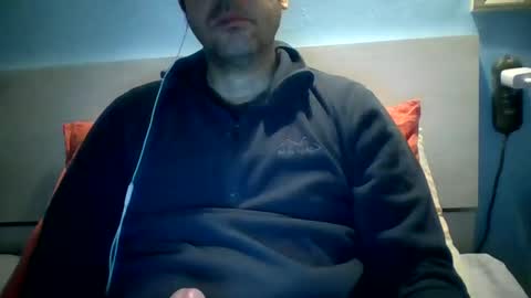 Snapshot of zeus00811 chatting on December 11, 2024, 5:21 am zeus online show from December 11, 2024, 5:21 am