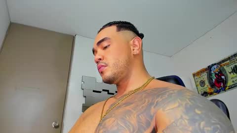 Snapshot of zeus_strong93 chatting on February 12, 2025, 10:59 pm zeus strong online show from February 12, 2025, 10:59 pm