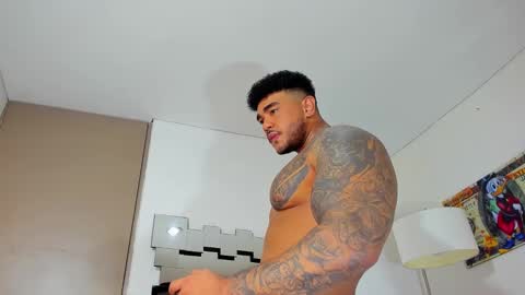 Snapshot of zeus_strong93 chatting on March 12, 2025, 12:10 am zeus strong online show from March 12, 2025, 12:10 am