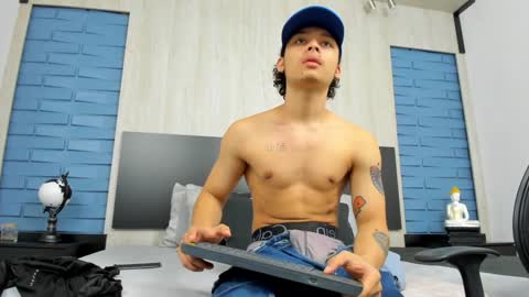 zeus online show from December 3, 2024, 3:22 pm