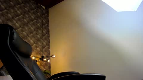 zeus online show from January 2, 2025, 6:12 pm