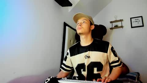 zeus online show from October 23, 2025, 2:11 am