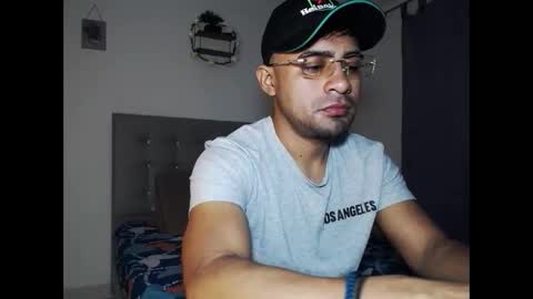 zeussexyhot online show from May 18, 2026, 5:02 am