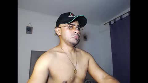 zeussexyhot online show from May 19, 2026, 5:03 am