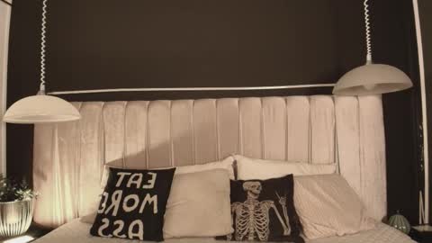 zhally_dee online show from December 18, 2025, 7:53 pm