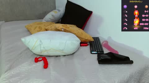 ZHAMIRA  ANDRES online show from January 15, 2025, 7:05 am