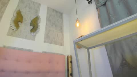 ZHAMIRA  ANDRES online show from December 16, 2025, 10:04 pm